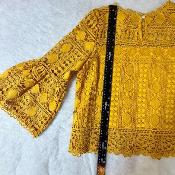 Ellison NWT Mustard Yellow Geometric Lace Bell Sleeve Top KT-1515-6 Womens Small - Picture 6 of 9